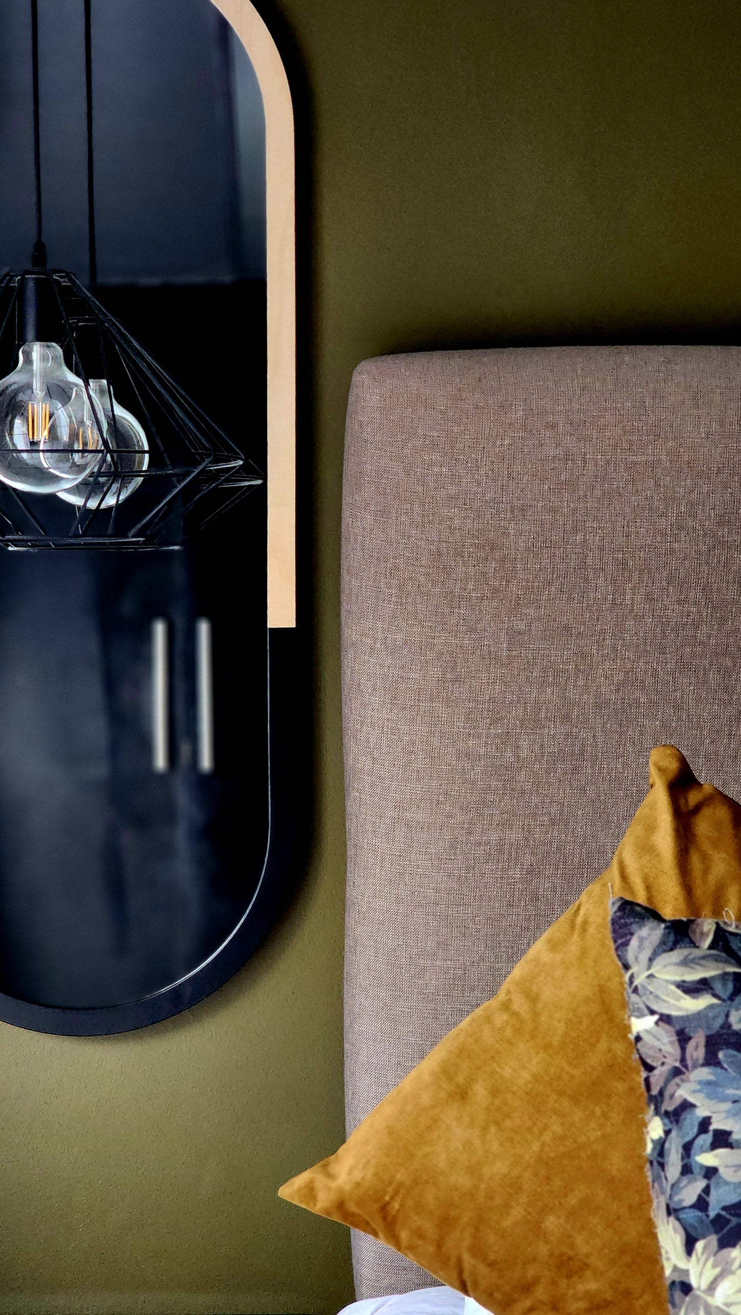 Capsule Mirror