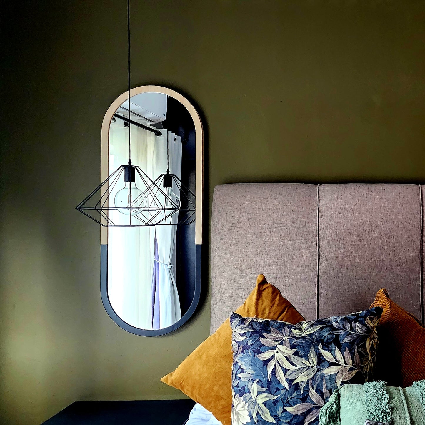 Capsule Mirror